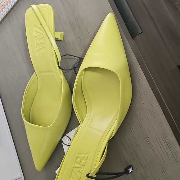 Zara Women's Bright Yellow Pointed Heels - Picture 1 of 3